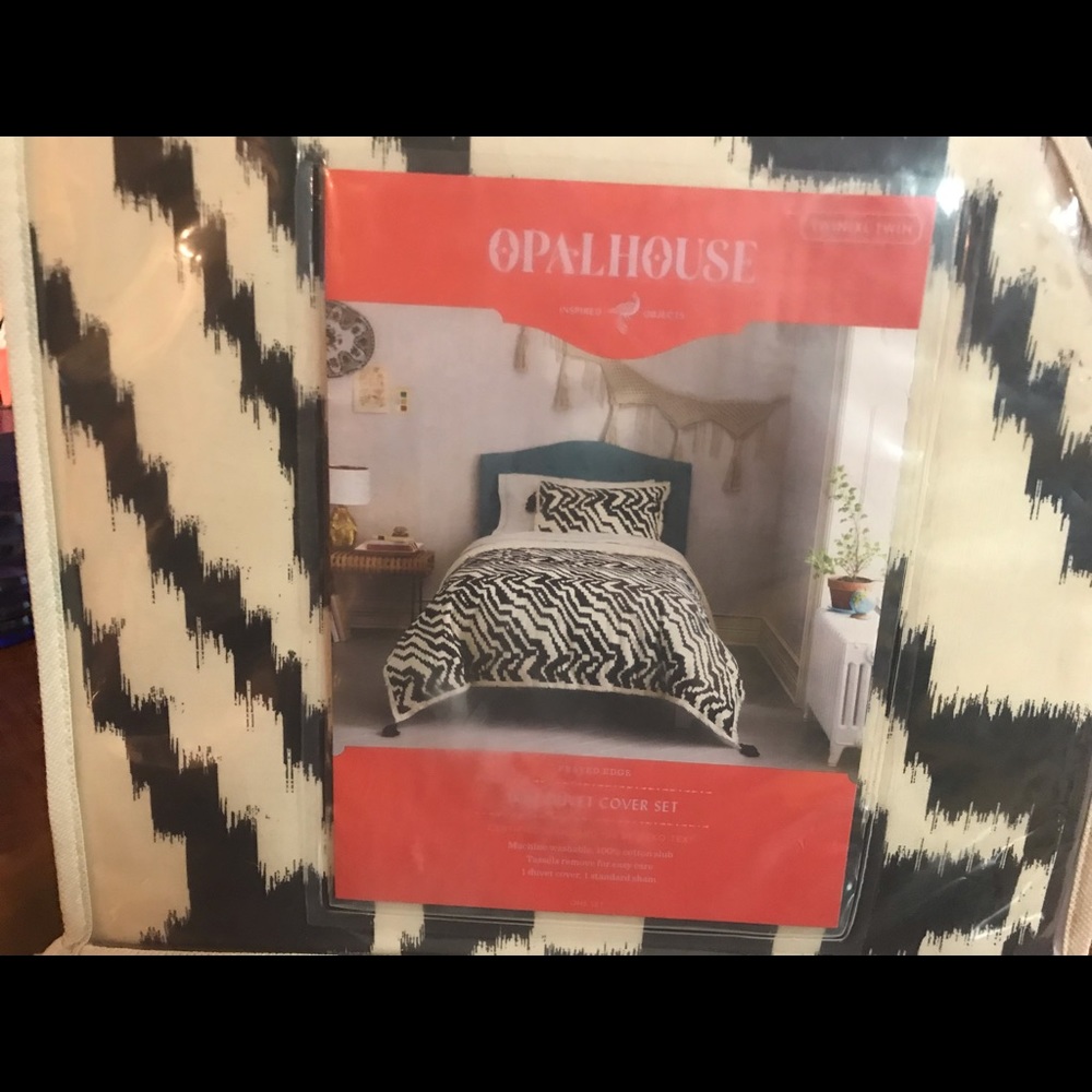 Opalhouse Twin/Twin XL duvet cover and sham.
